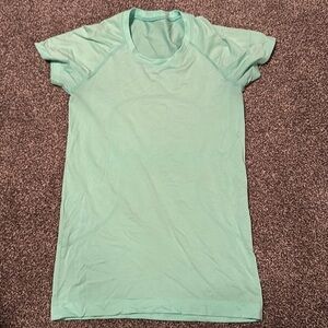 lululemon tee